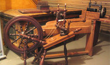 Das alte Spinnrad steht im Heimatmuseum Medenbach.
