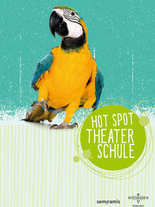 Hot Spot Theaterschule- Gelber Papagei vor grüner Wand.