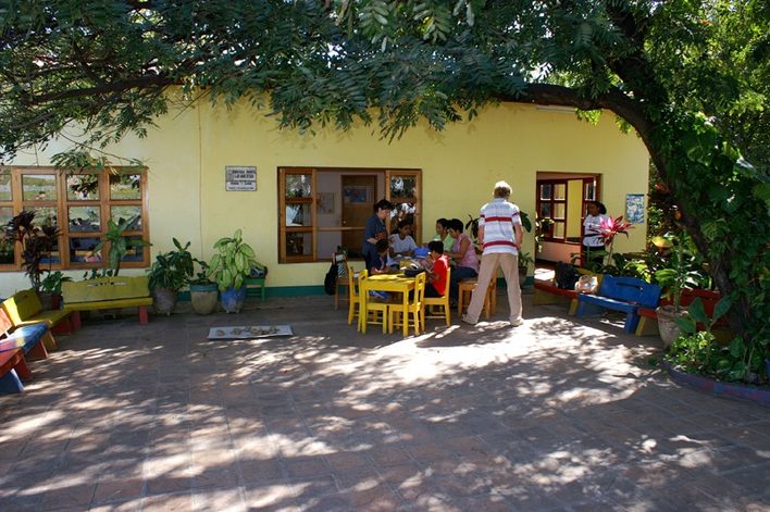 Kinderbibliothek "Las Abejitas"