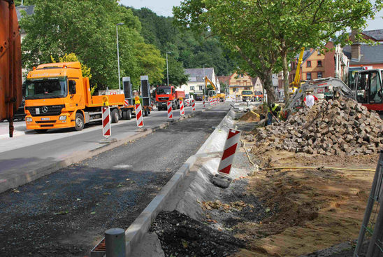 Hochwasserschutz Sonnenberg (Bauabschnitt 2, Juni 2014), Bauarbeiten in der Louis-Buchelt-Straße und am westlichen Hofgartenplatz.