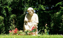 Denkmal am anonymen Gräberfeld auf dem Südfriedhof.