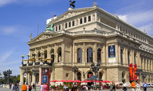 Opera binası, Frankfurt'un çok sayıda görülmeye değer yerlerinden biridir.