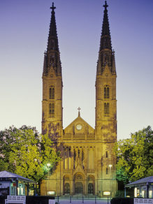 Bonifatius kilisesi, Wiesbaden şehir merkezindeki Luisenplatz meydanında b