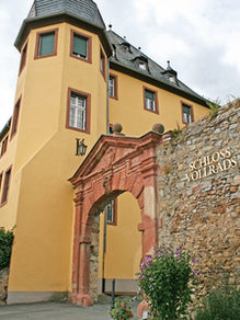 Schloss Vollrads sarayının ana giriş kapısı.