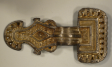 Frühmittelalterliche Gewandfibel aus Gold und Silber, 5./6. Jh. n. Chr., S