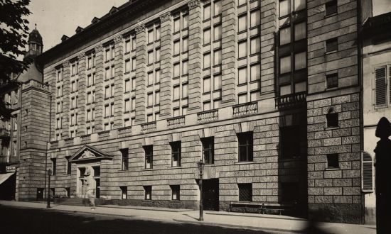Der Neubau der Landesbibliothek an der Rheinstraße, 1913.