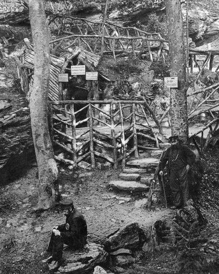 Eingang zur Leichtweißhöhle, um 1900.