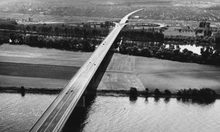 Die Schiersteiner Brücke im Jahr 1965.