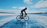Radfahrer auf Eis