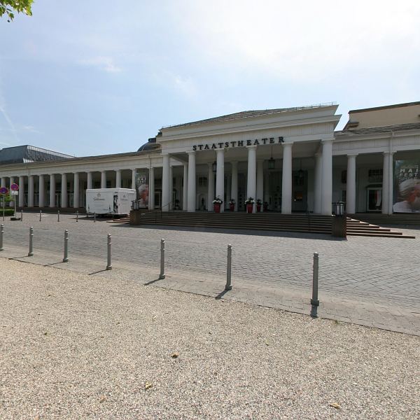 Eingang Hessisches Staatstheater