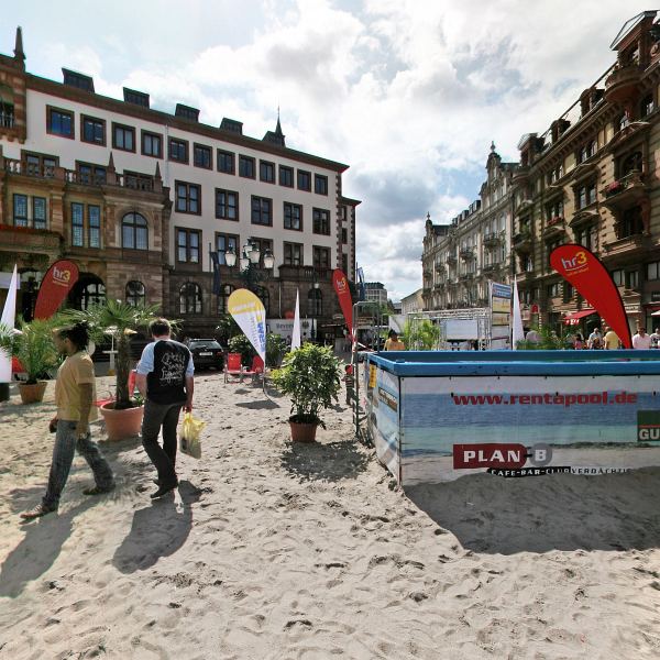 Fun-Sport-Tage (eğlence sporları günleri) sırasında Schlossplatz meydanı
