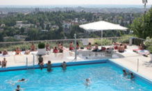 Neroberg'deki Opelbad yüzme havuzu.
