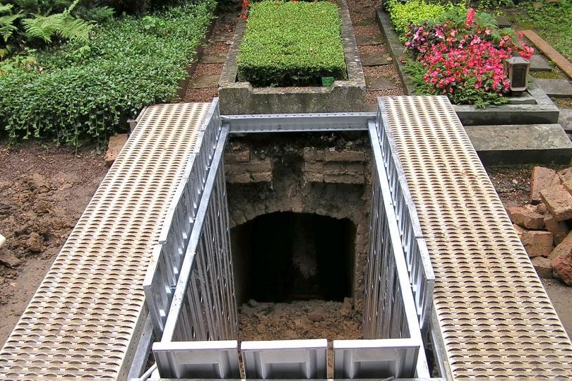 Entrada a la cripta