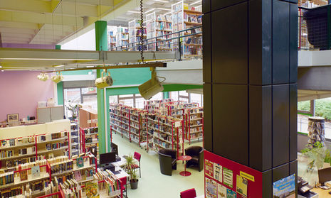Stadtteilbibliothek Biebrich Blick von Empore
