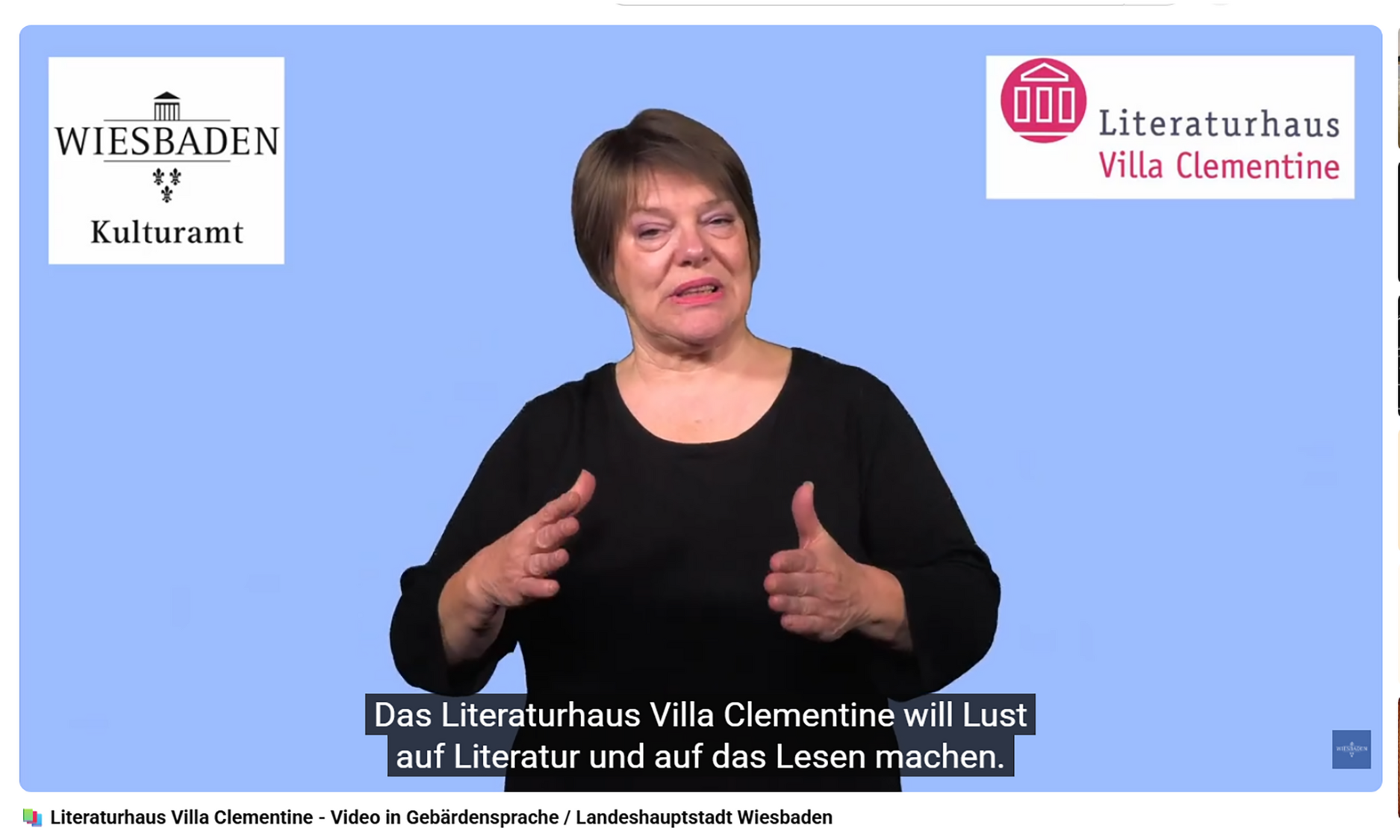 Frau erklärt in Gebärdensprache