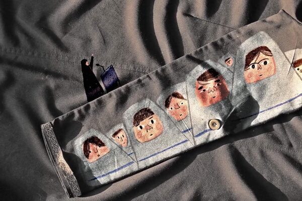 Gezeichnete Köpfe auf Uniform