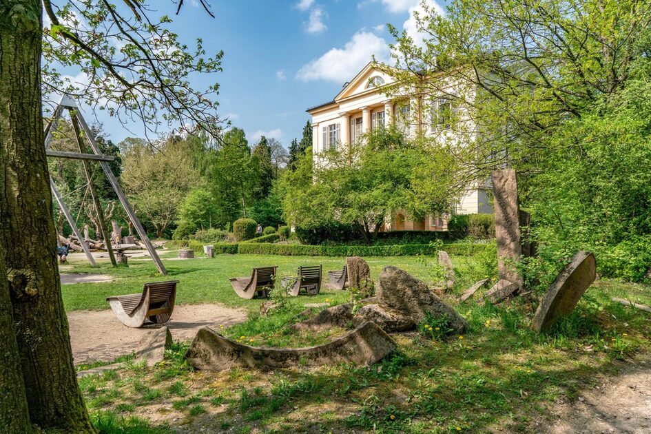 BLick in den Garten von Schloss Freudenberg