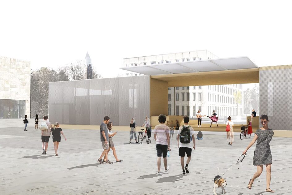 Menschen laufen über einen freien Platz auf dem eine Bühne steht