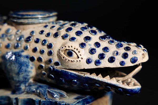A crocodile made of stoneware
