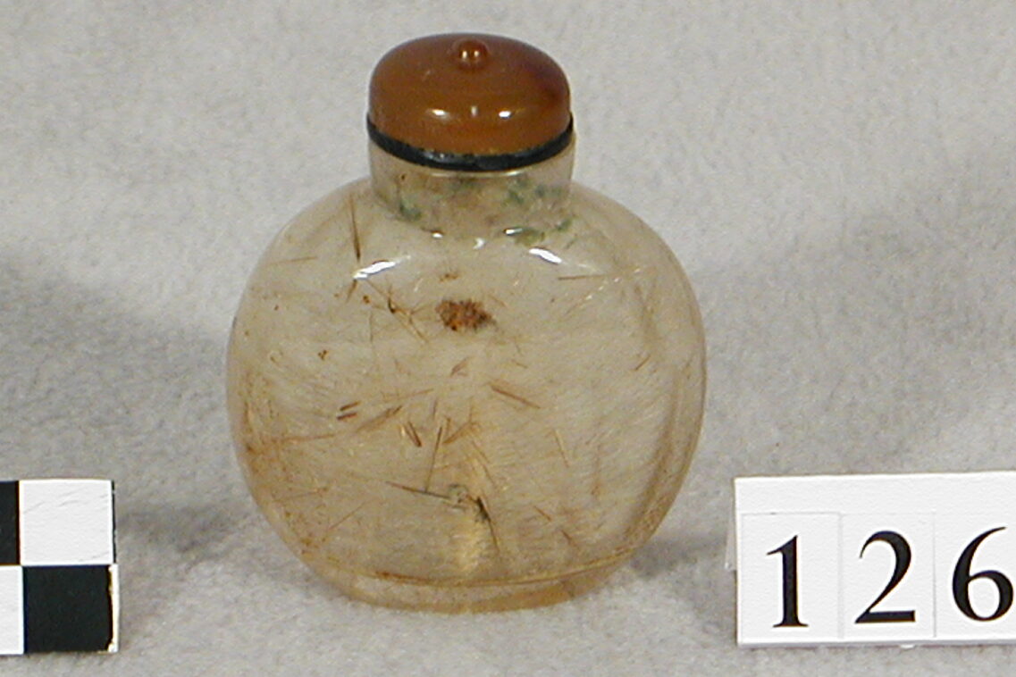 gläserne Schnupftabakflasche mit braunem Deckel