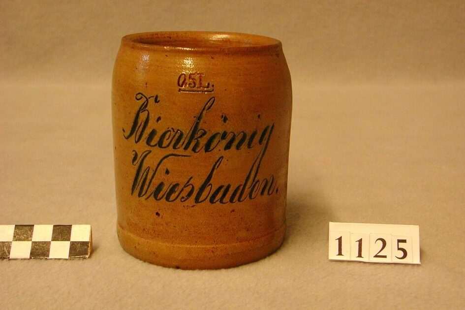 Κεραμική κούπα μπύρας με γράμματα Bierkönig Wiesbaden