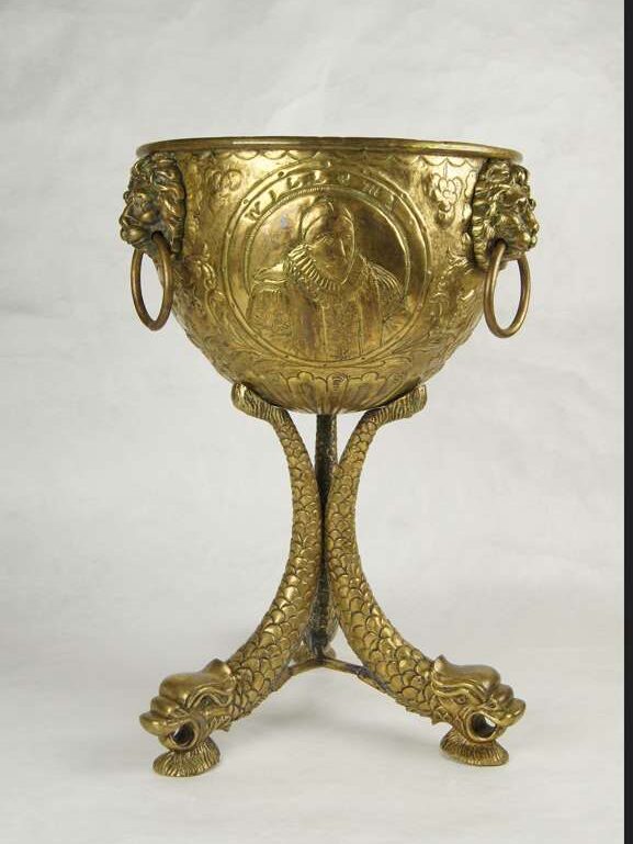 Goldener dreibeiniger Pokal mit Porträt Wilhelm I. Graf von Nassau-Dillenburg
