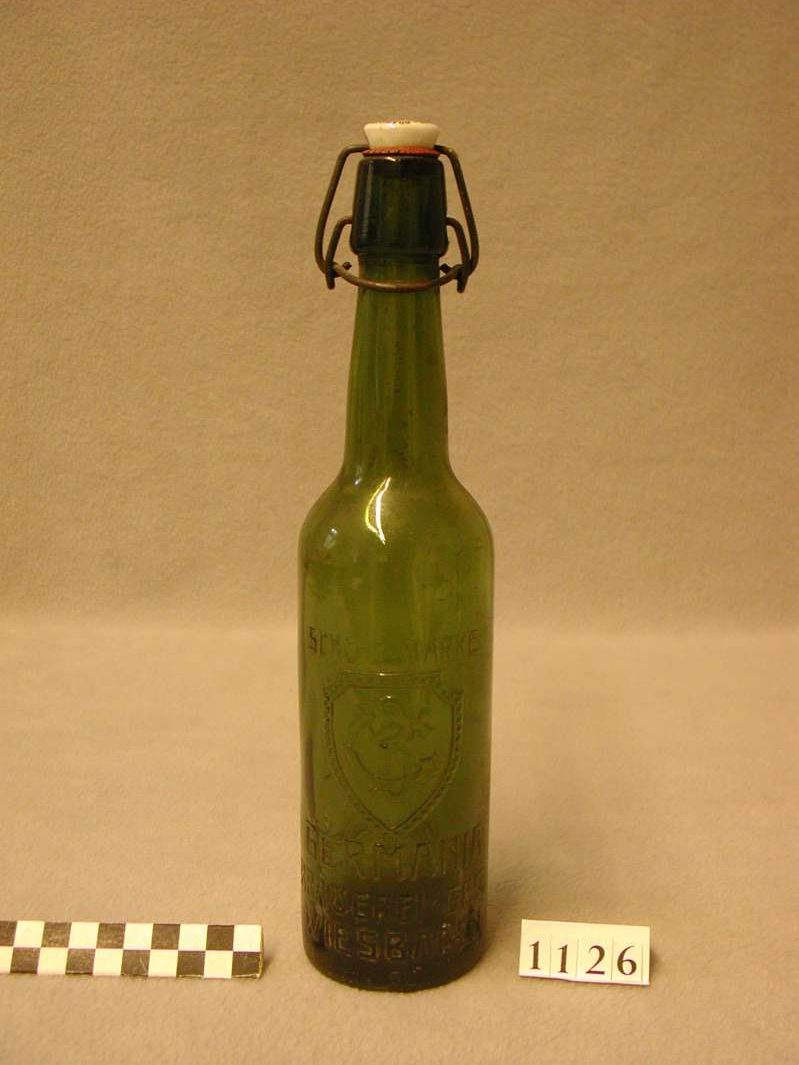 Grüne Glasflasche mit Bügelverschluss