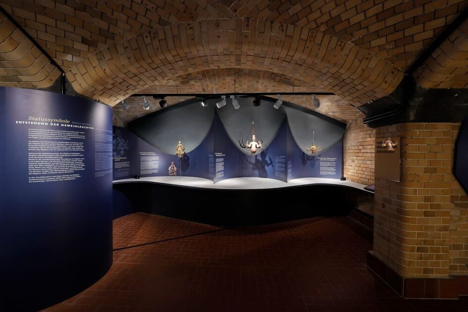 Ansicht der Schatzkammer mit den Geweihleuchtern