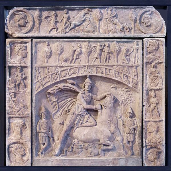 Рельєфне зображення бога Мітри, який перемагає бика