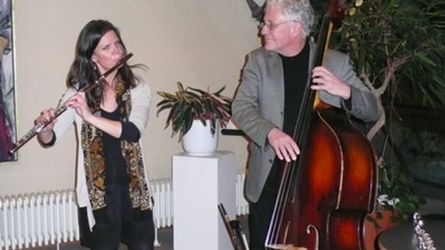 Cornelia Thorspecken an der Querflöte und Hartmut Boger am Kontrabass