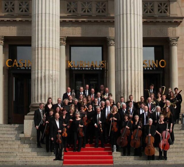 Orquesta delante de la Kurhaus