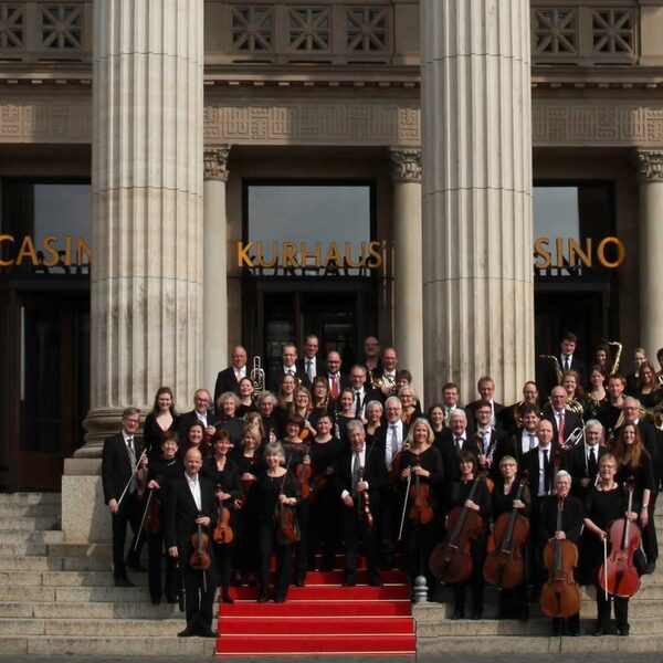 Orquesta delante de la Kurhaus