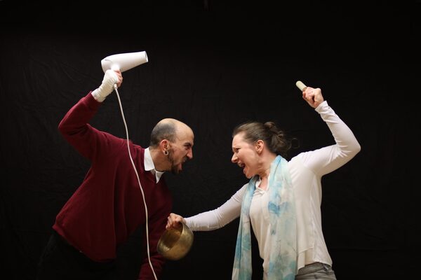 Scene - Man with hairdryer and screaming woman