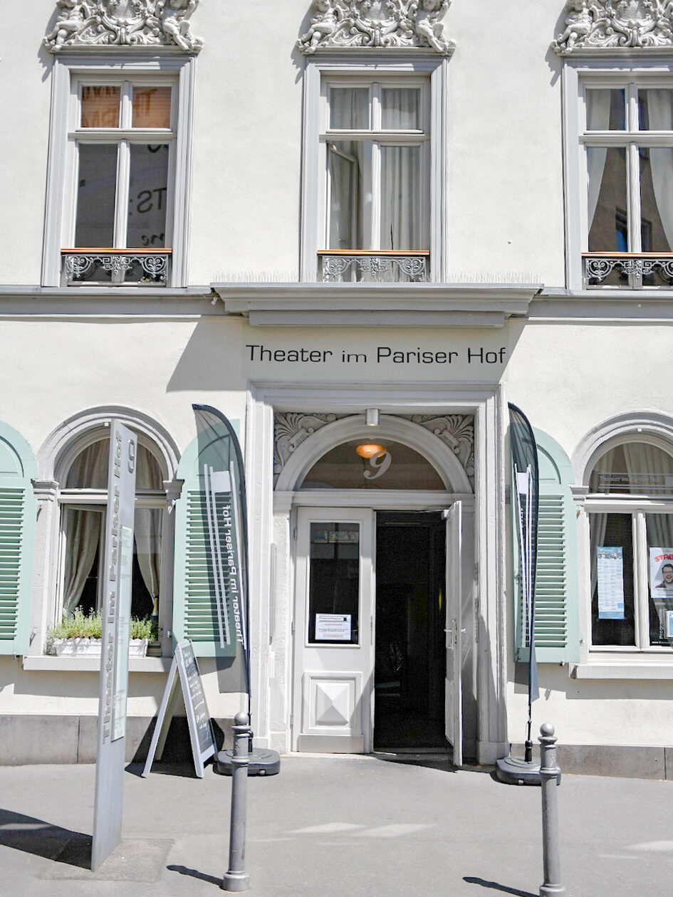 Theater im Pariser Hof von außen