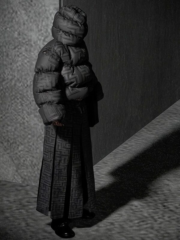 In Daunenkleidung komplett verhüllte Person.