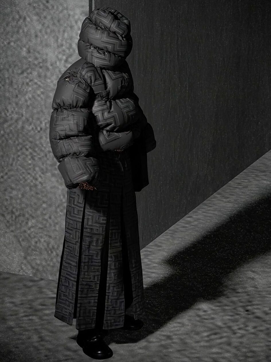 In Daunenkleidung komplett verhüllte Person.