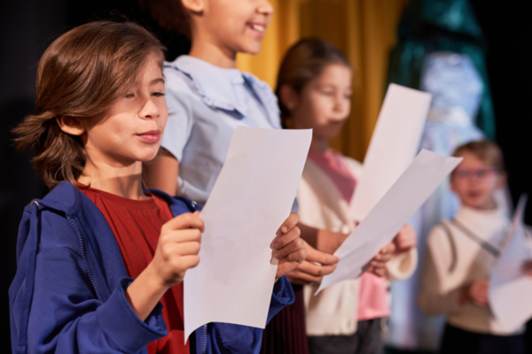 Les enfants sur scène
