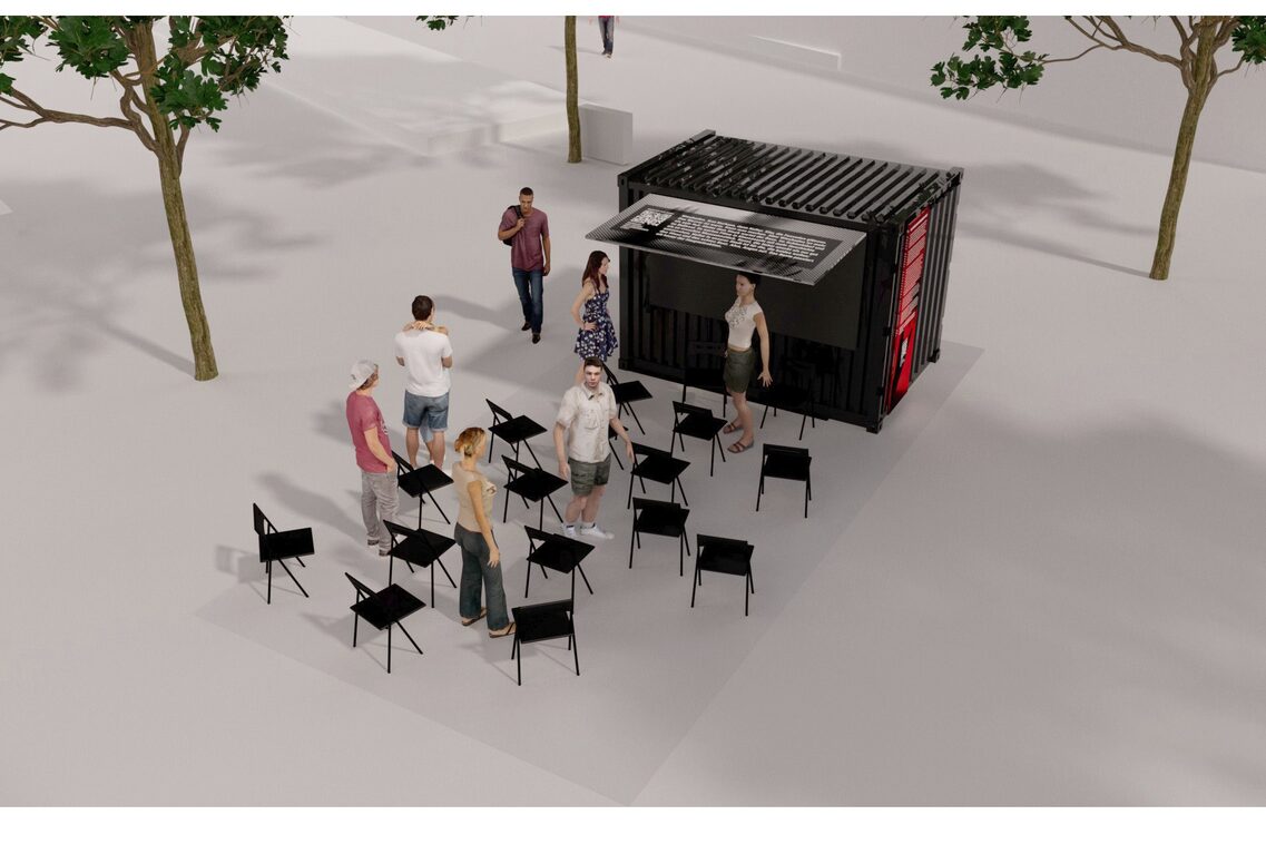 schwarzer Container mit Stühlen davor