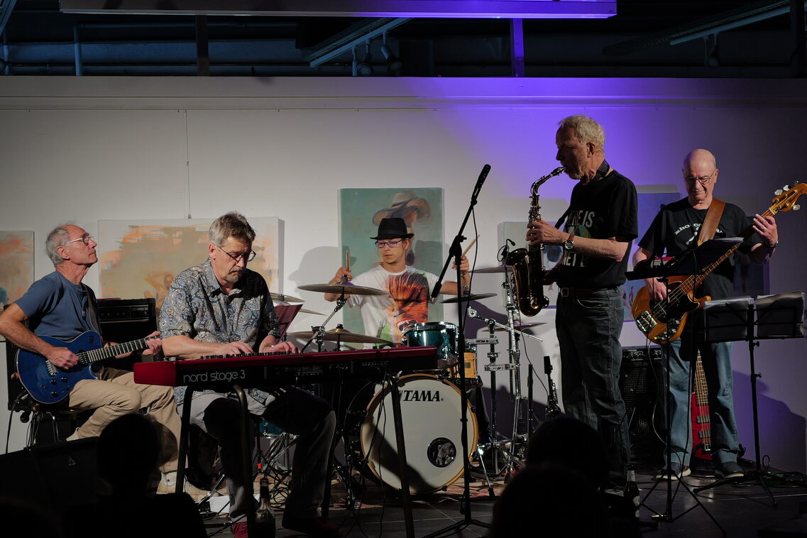 Die Band XHOL CARAVAN bei einem ihrer Auftritte.