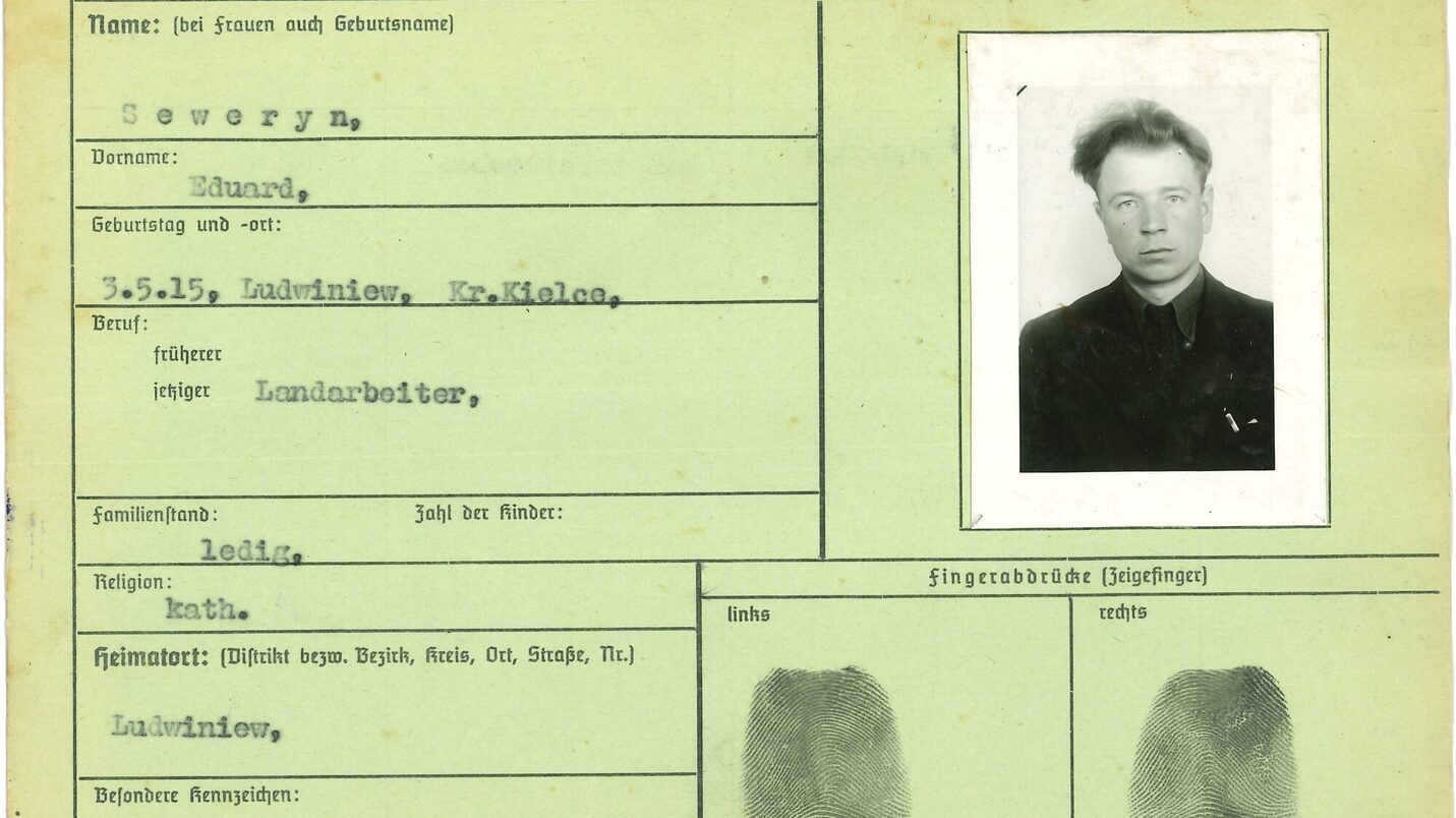 Beim Polizeipräsidenten wurden die Zwangsarbeiter auf Karteikarten registriert.