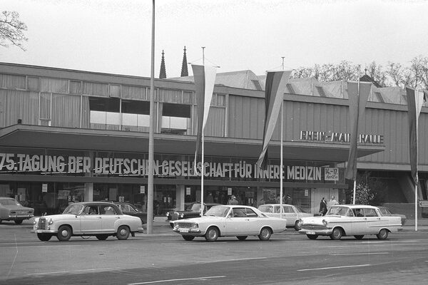 Accueil du Rhein-Main-Halle pour le congrès