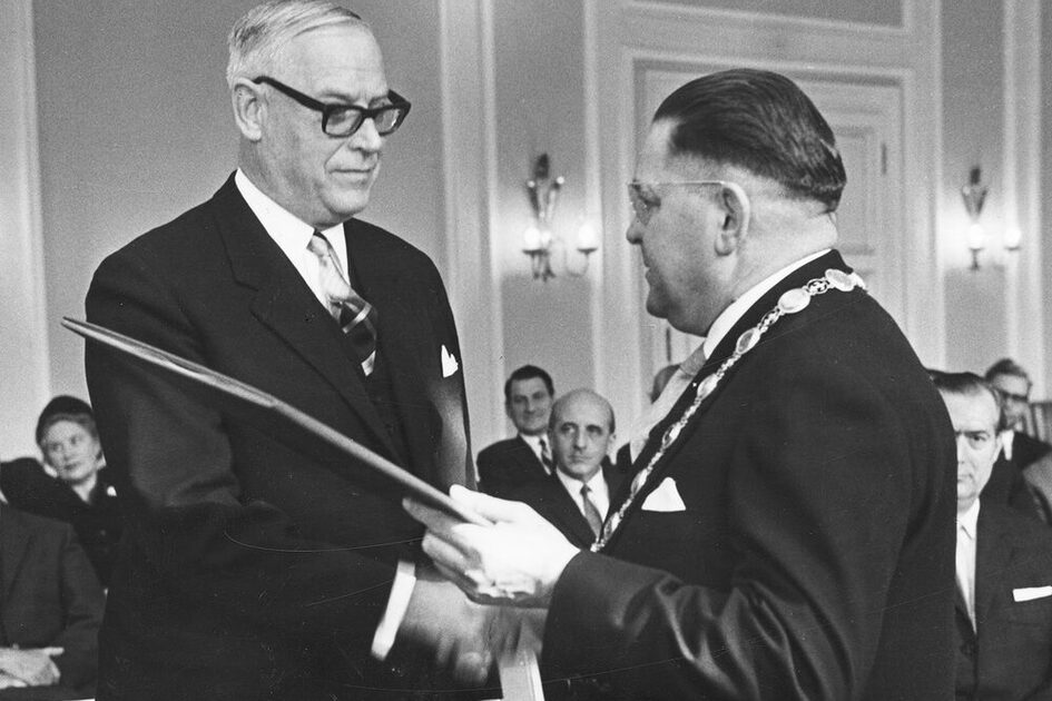 Georg Buch presents Georg August Zinn with a certificate