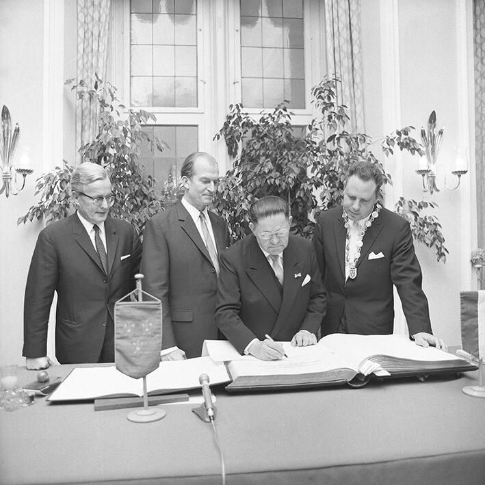 Appointment of State Parliament President Georg Buch as an honorary citizen of the City of Wiesbaden: Ceremony in the town hall with Lord Mayor Rudi Schmitt and Minister President Georg August Zinn