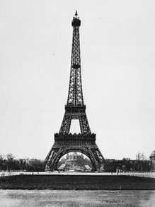 Eiffelturm in Paris um 1900
