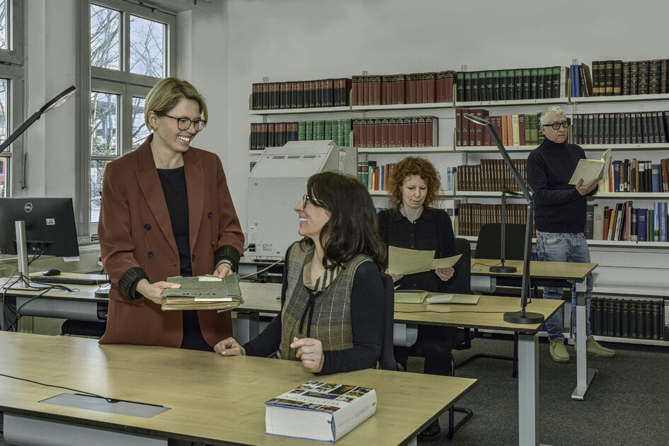 Der Lesesaal im Stadtarchiv bietet mehrere Arbeitsplätze.