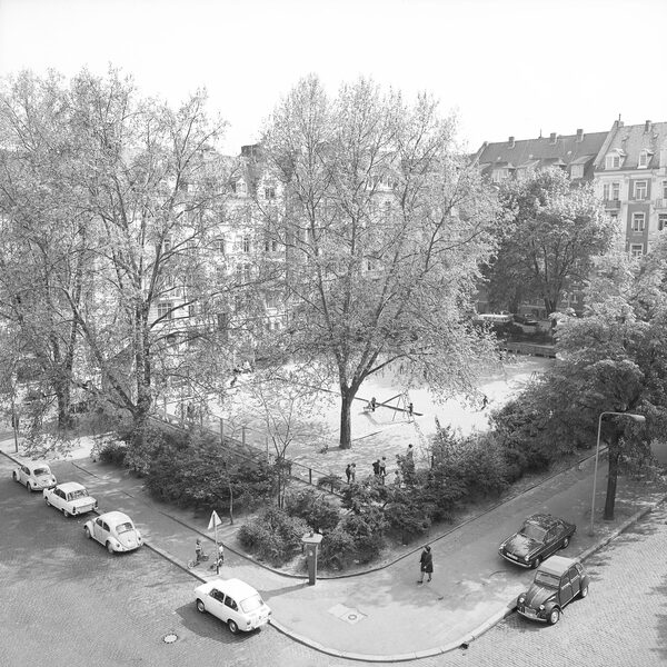 Вид на дитячий садок на Люксембургплац 1971 року
