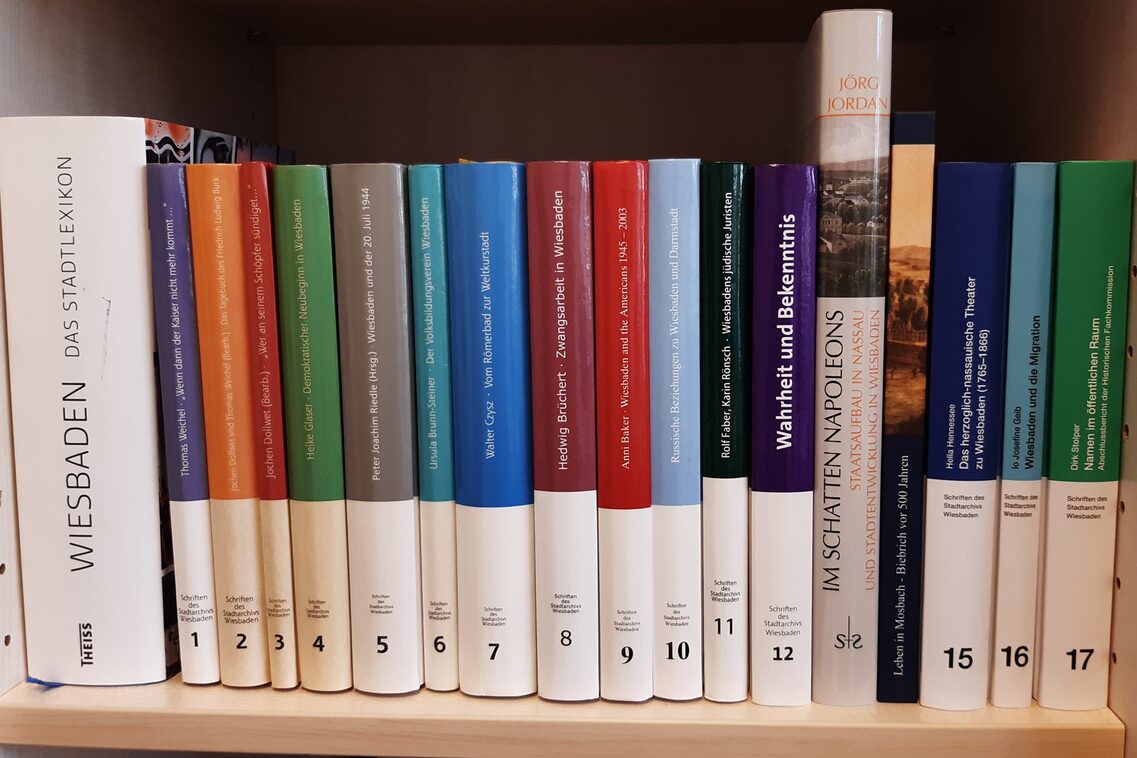 Die Schriftenreihe umfasst aktuell 17 Bände und das Stadtlexikon