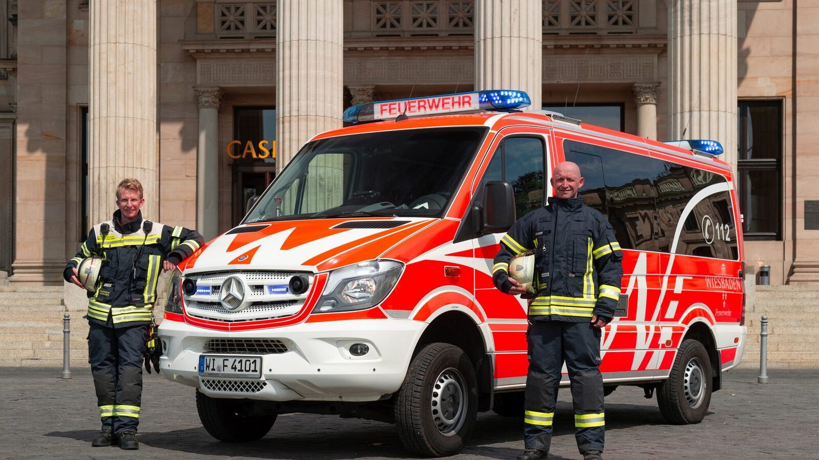 Einsatzleiter mit Führungsassistent und ELW1
