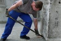 Betonklotz anheben