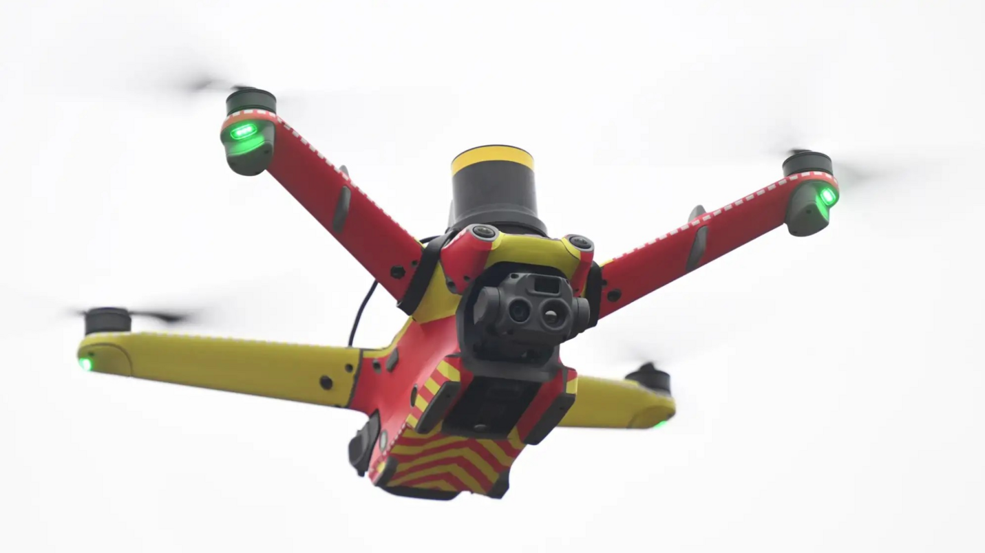 Automatisiert alarmierbare Drohne der Feuerwehr Wiesbaden